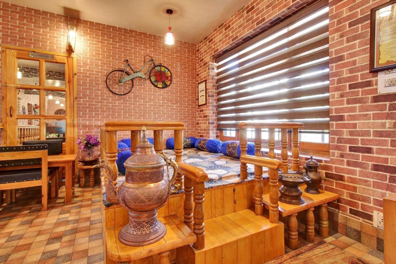 Super Oyo Capital O 91600 The Village Classic Hotel And Restaurant Srinagar  Luaran gambar